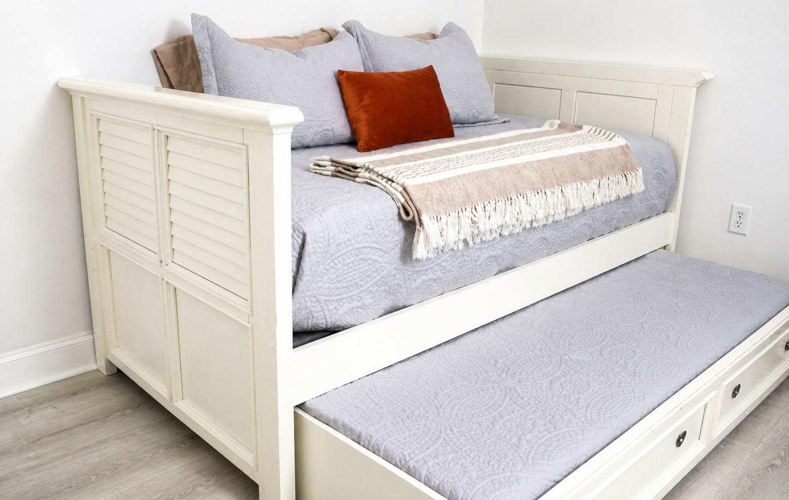 Trundle Bed in Extra Bedroom